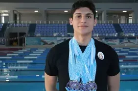 Ağabeyine özenip başladığı yüzmede 138 madalya kazandı