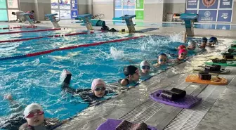 aydinli-cocuklar-yuzme-ogrenip-tatilin-tadini