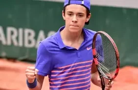 Fransız tenisçi Quentin Folliot'ya 20 yıl men cezası verildi.