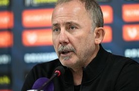 cok-sinirlendi-sergen-yalcini-cildirtan-soru
